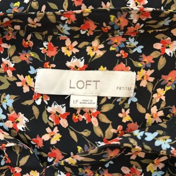 LOFT Plus Black Floral Shirred Split Neck Blouse Size LP NWOT - Picture 11 of 11